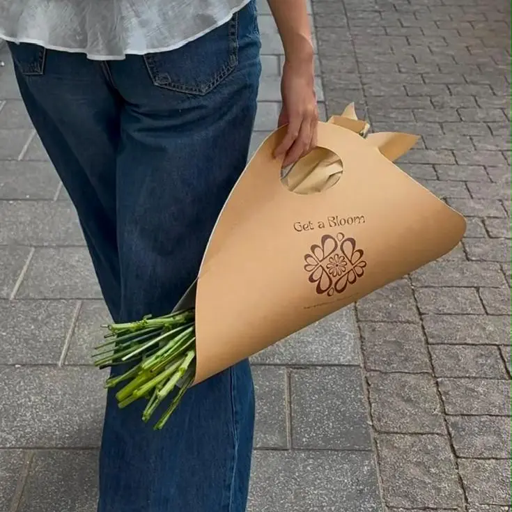 זר פרחים טרי של Get A Bloom למשלוח ברמת גן